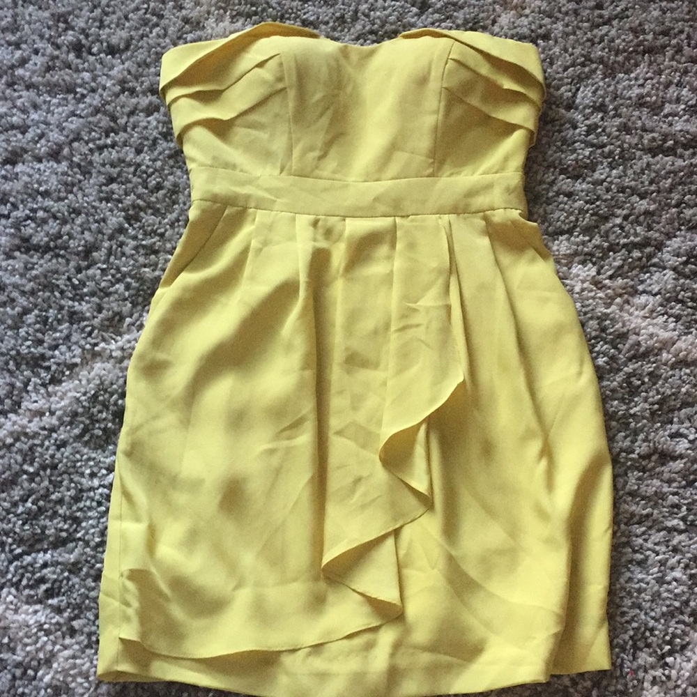 BCBGeneration yellow strapless dress size 4